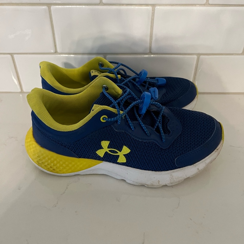 Under Armour shoes size 3.5